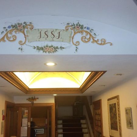 Albergo Erika 아우론조디까도레 외부 사진