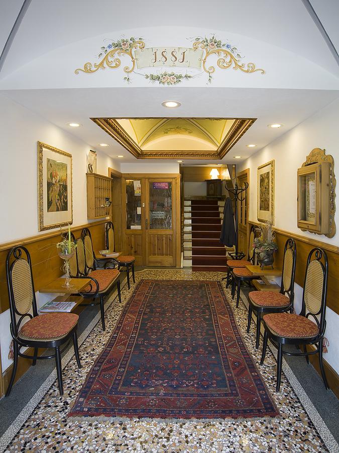 Albergo Erika 아우론조디까도레 외부 사진